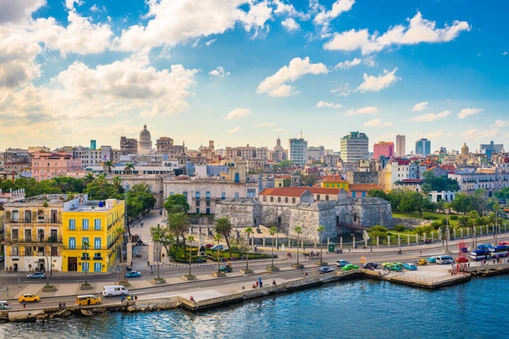 Panorama centra města na Malecónu, Havana, Kuba