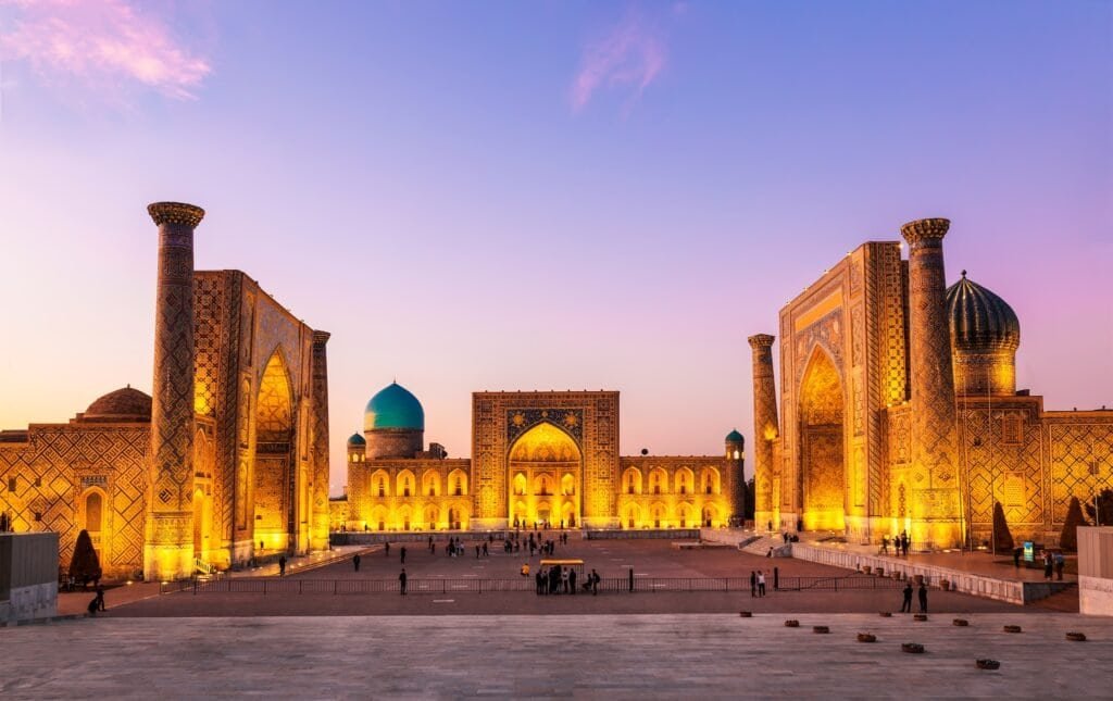 Pohled na náměstí Registan, Samarkand, Uzbekistán