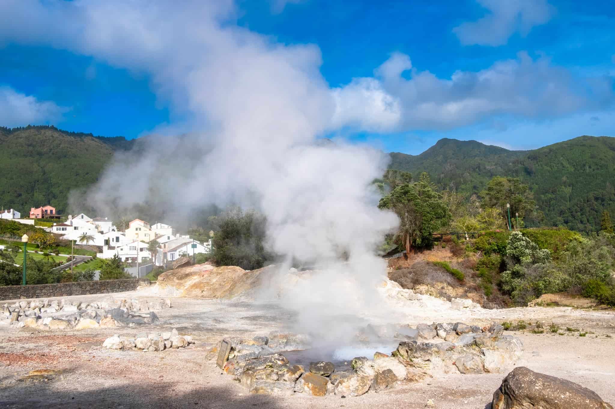 Geotermální prameny s přirozeně vřící vodou, Caldeiras das Furnas, Sao Miguel