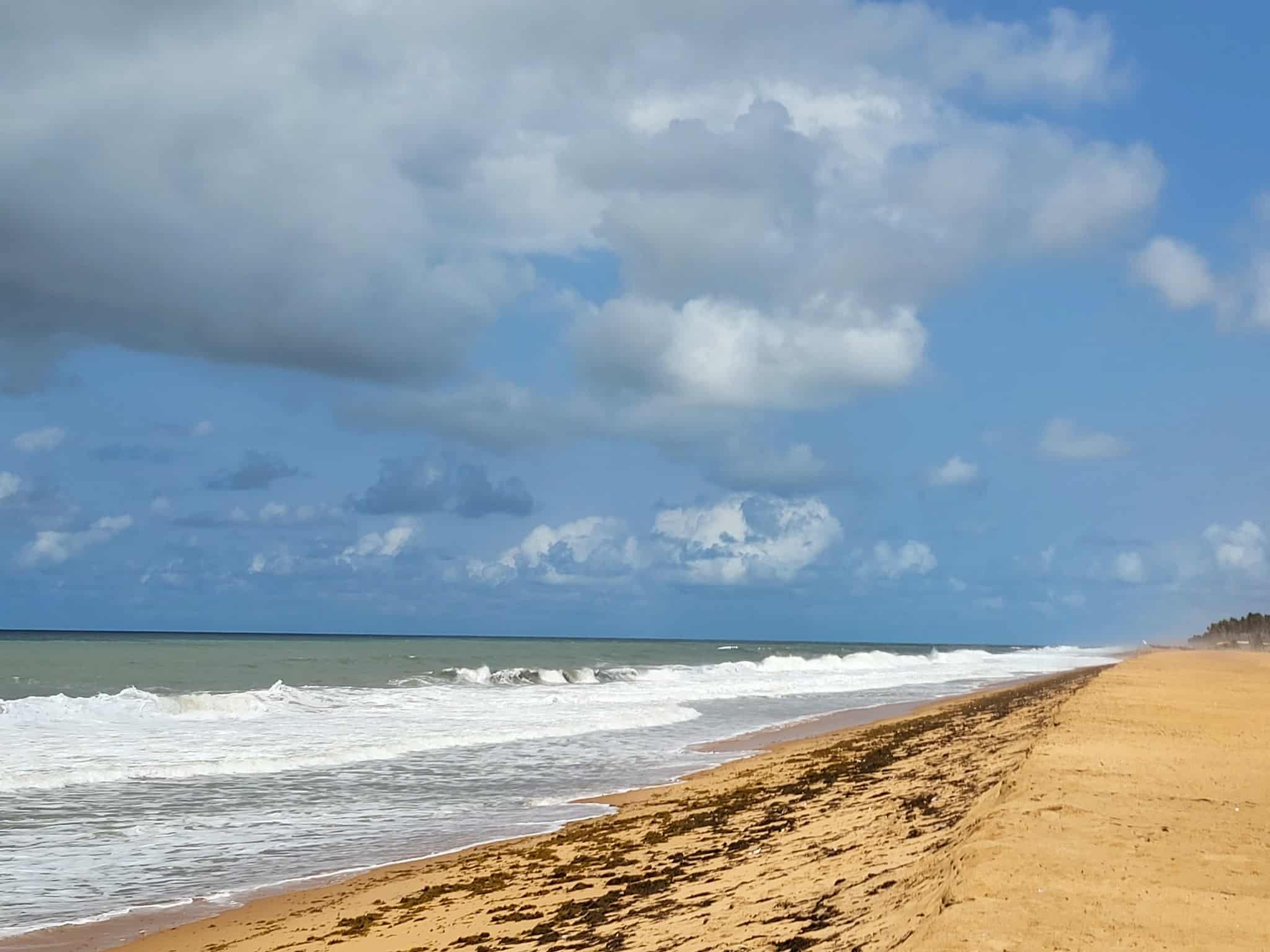 Pláž Ouidah u Guinejského zálivu, Benin