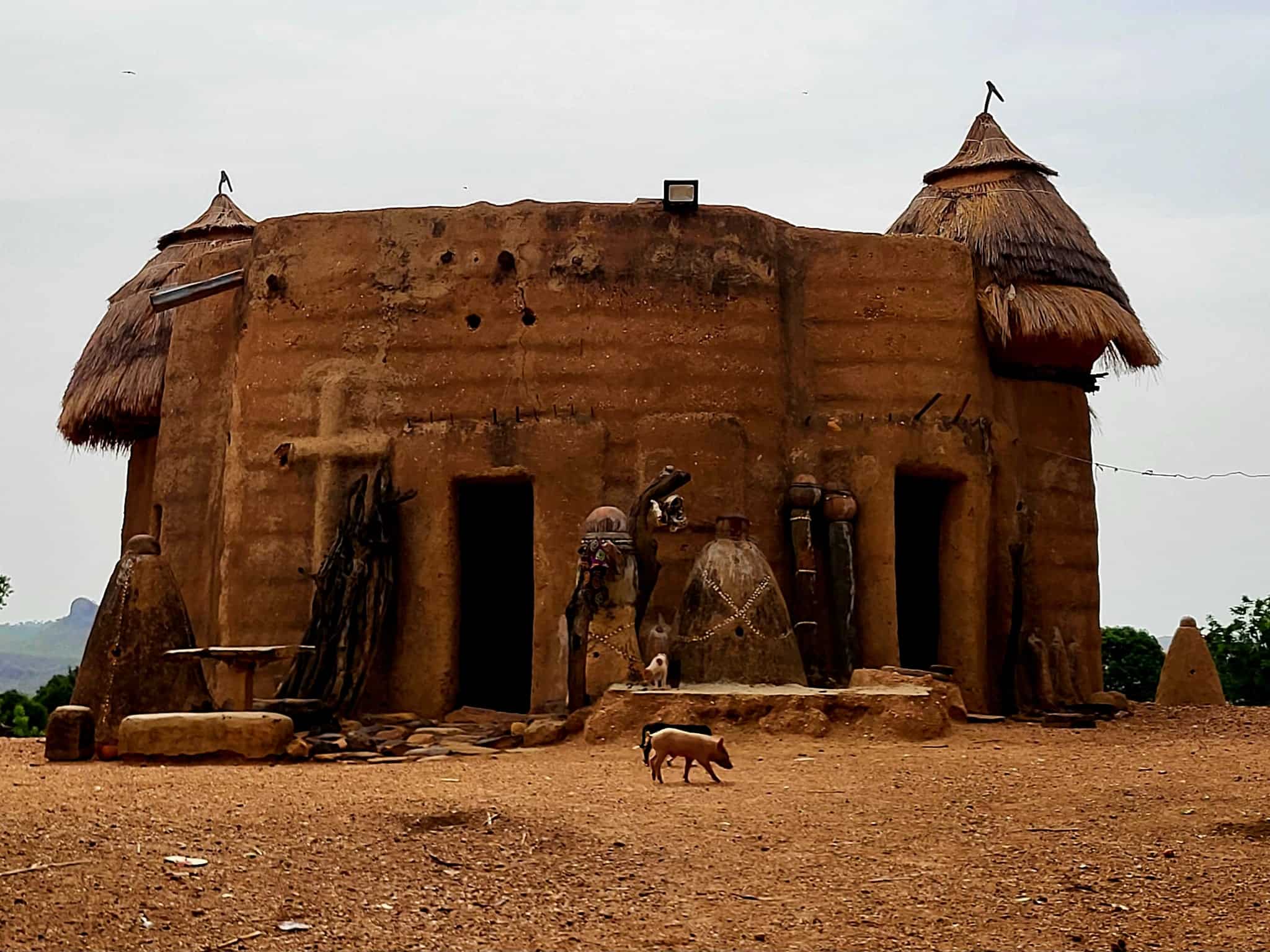 Tradiční boukombé domy a místní obyvatelé, Benin